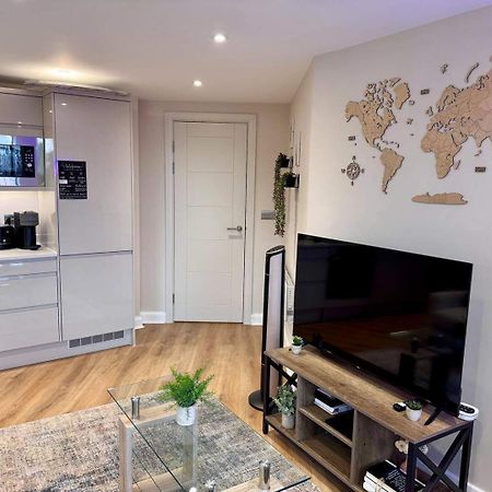 Modern City Apartment - Sleeps 4 & Walk To Arena Лидс Экстерьер фото