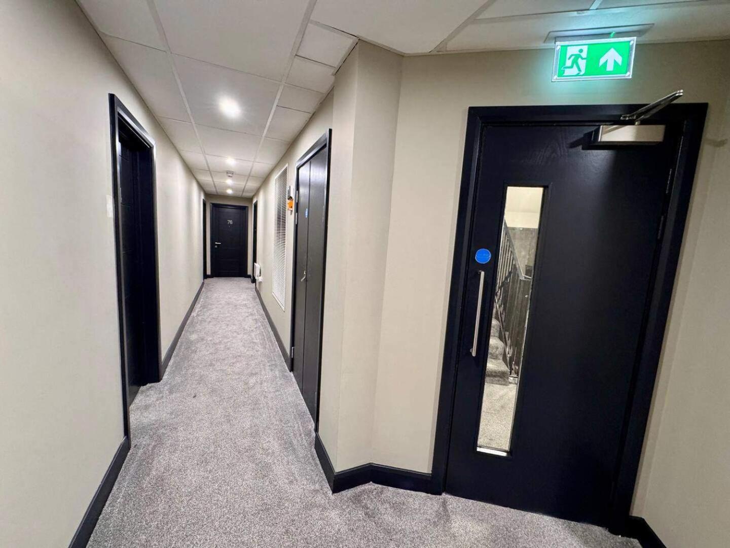 Modern City Apartment - Sleeps 4 & Walk To Arena Лидс Экстерьер фото