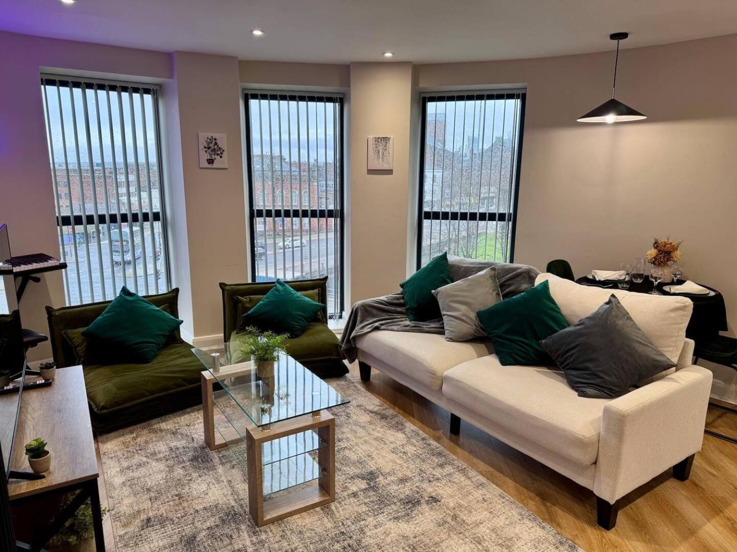 Modern City Apartment - Sleeps 4 & Walk To Arena Лидс Экстерьер фото
